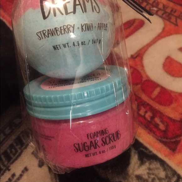 Bath Bomb 💣 &Foaming Scrub Set - Picture 4 of 5